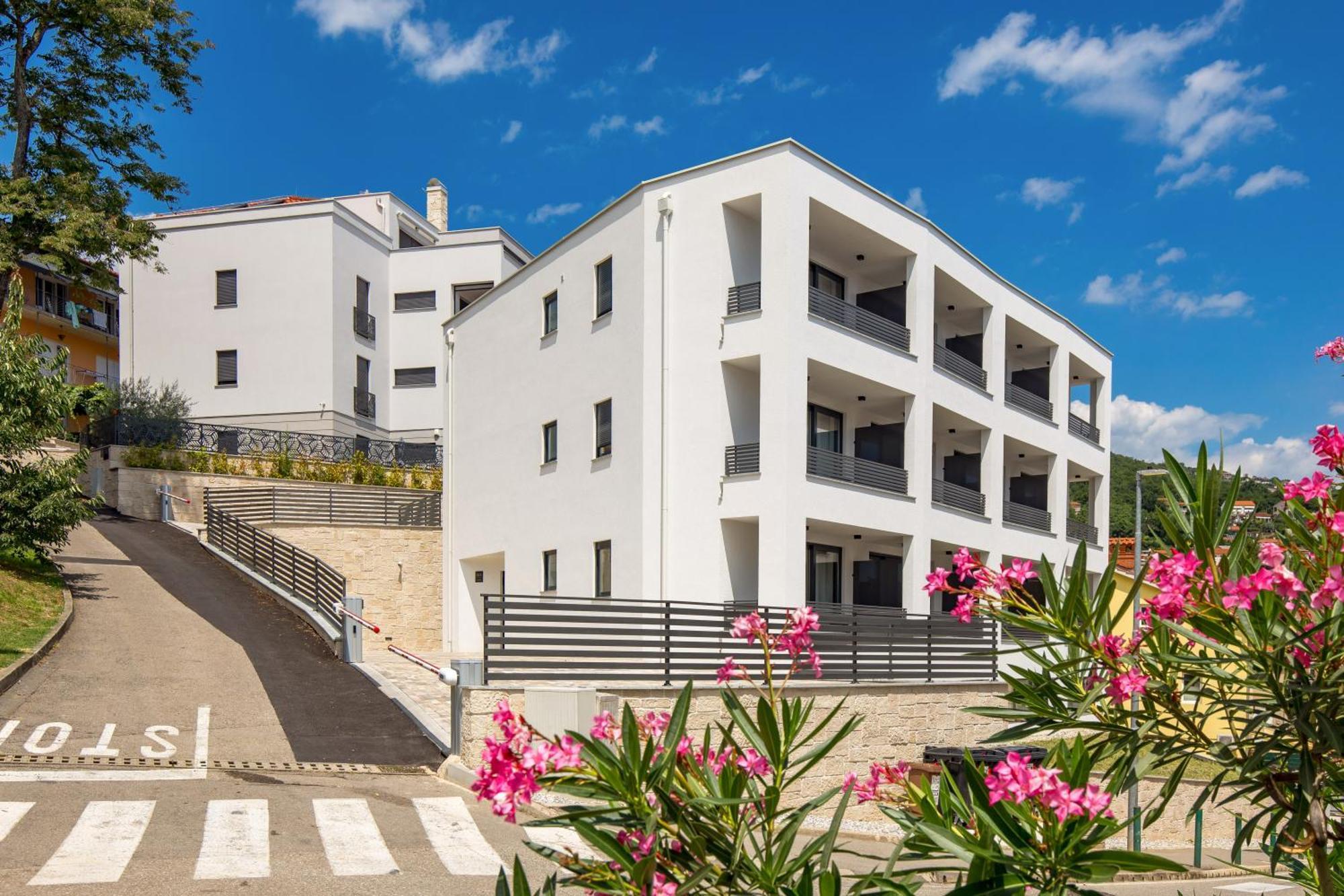 Belinda Apartments With Balcony & Private Parking Opatija Dış mekan fotoğraf